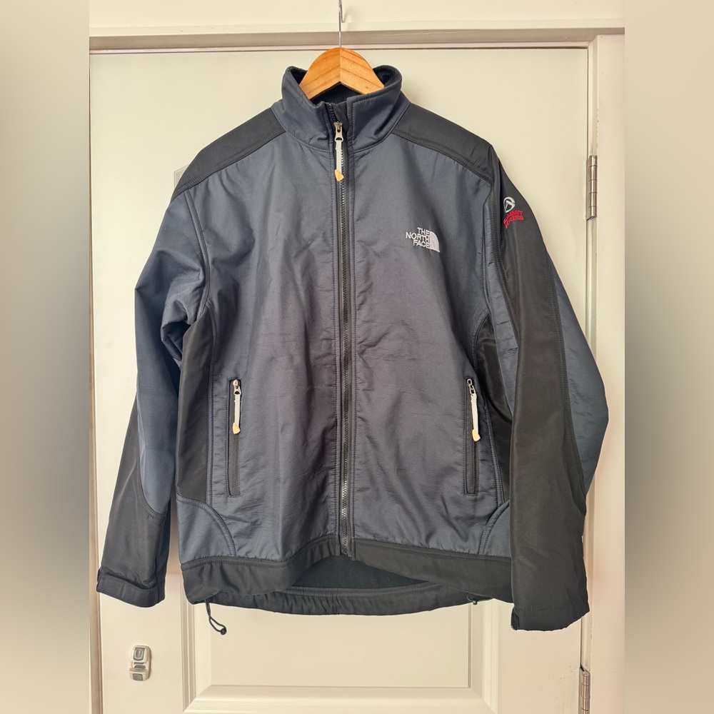 The North Face Men's Black/Navy Softshell Performance Jacket